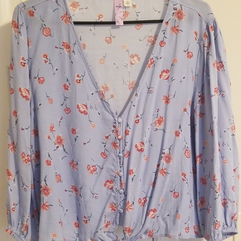 Front knot shirt